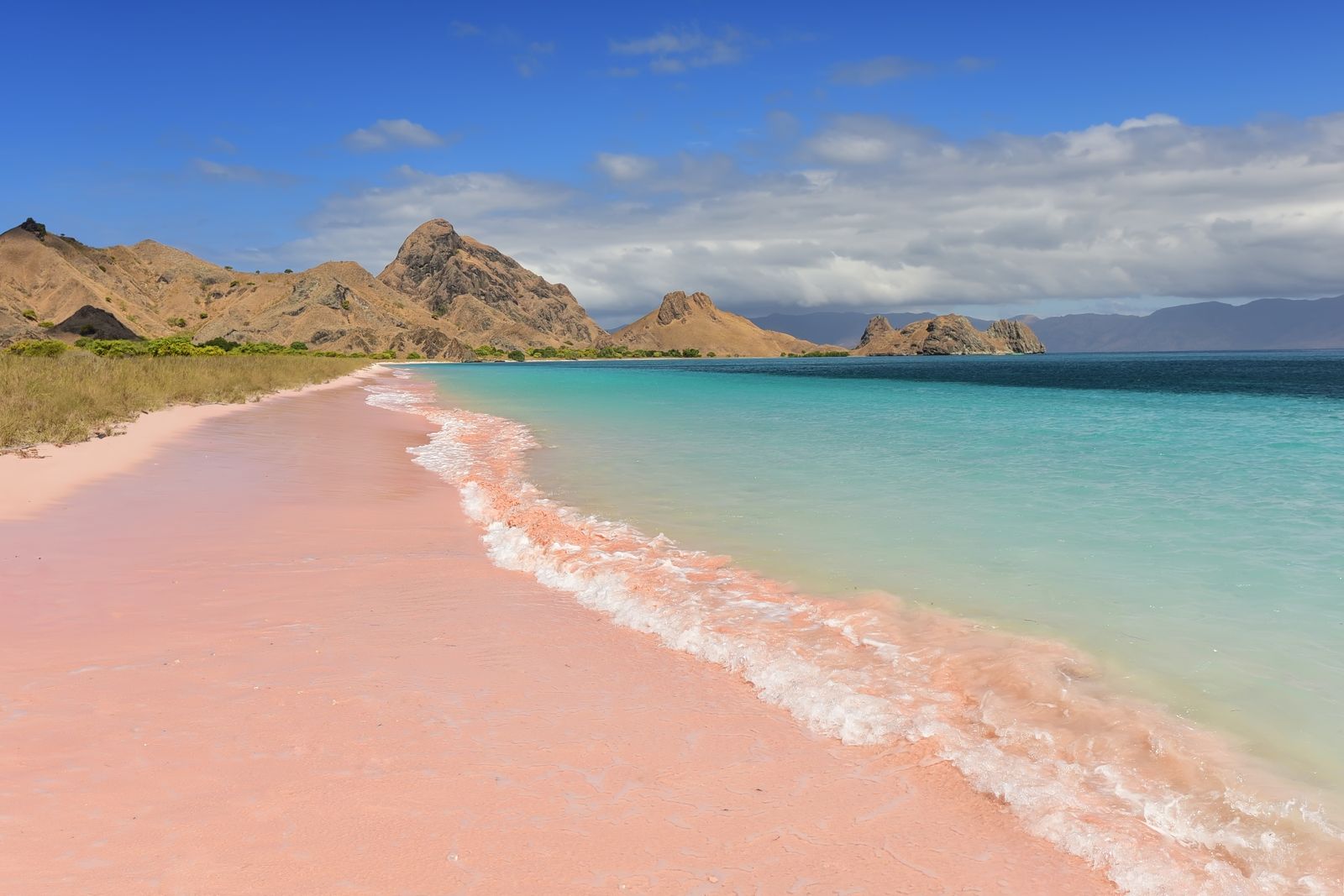 Swimming_holidays_Komodo_Indonesia_Pink Beach_Padar_island.jpg