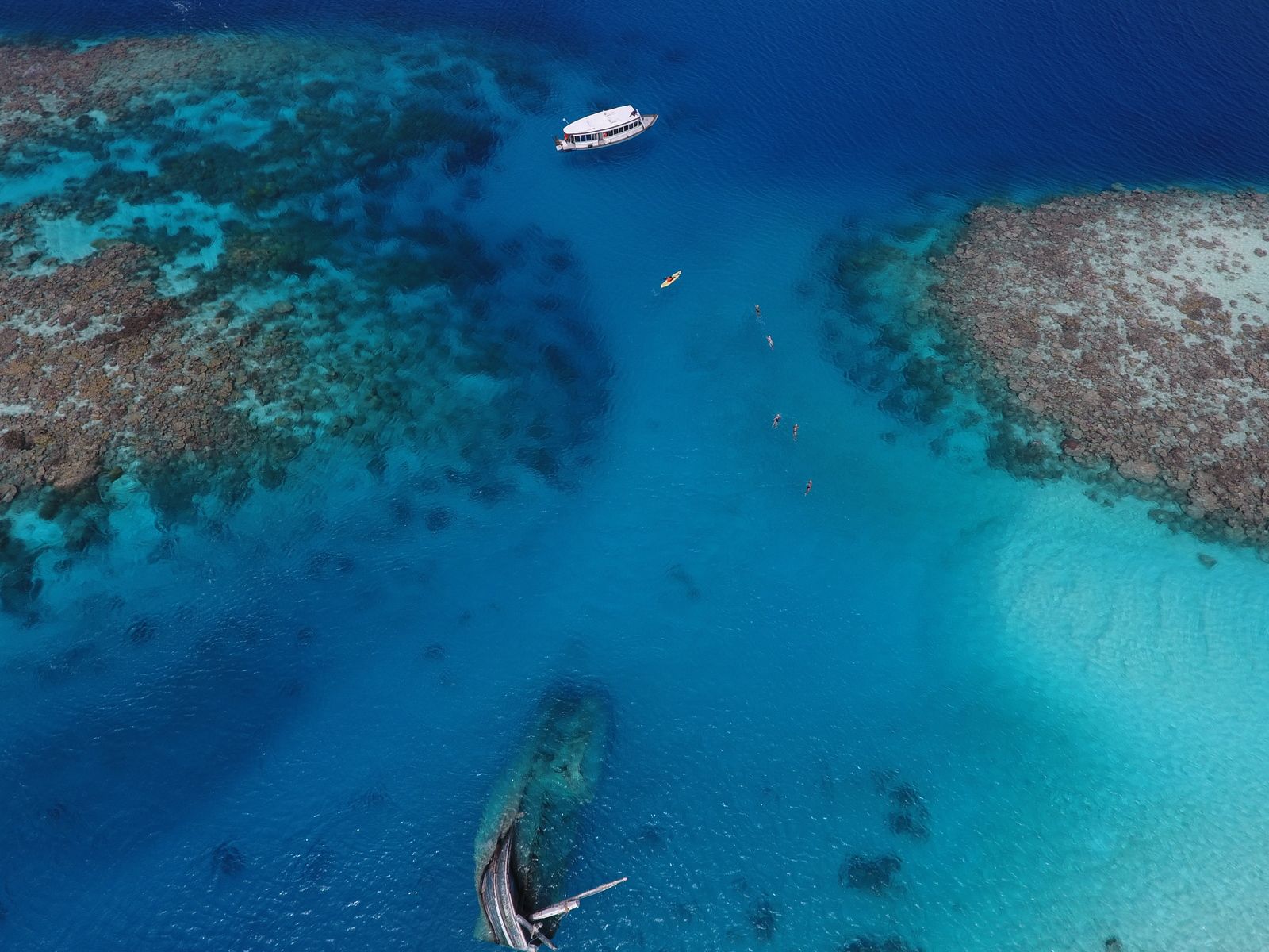 swimming_holidays_maldives_shipwreck_boat_shot