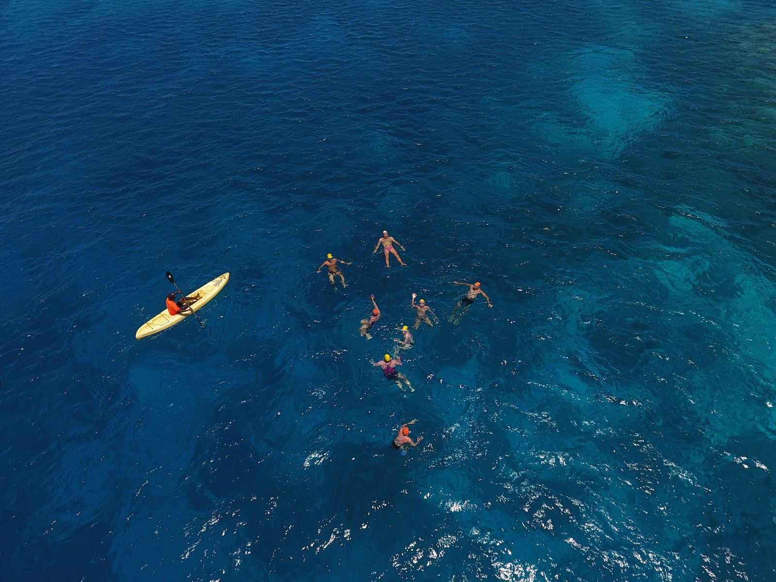 swimming_holidays_maldives_swimmers_relaxing