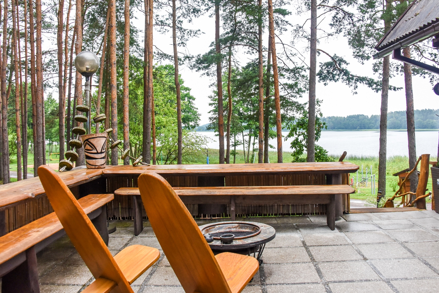 swimming_holidays_lithuania_tiki_inn_side_terrace