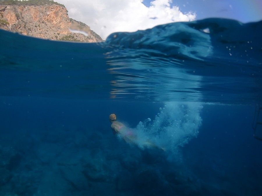 swimmer plunging underwater - Sian.jpg