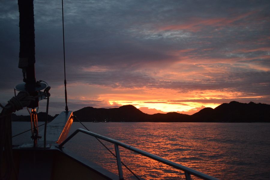 Seychelles sunset.JPG