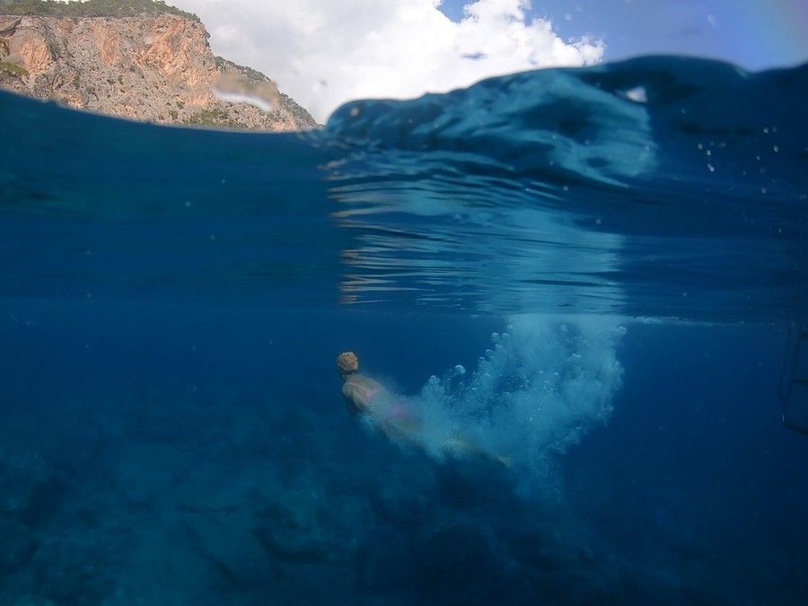 swimmer plunging underwater - Sian Crete
