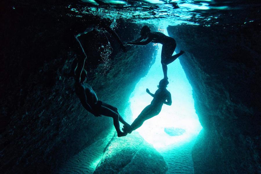 milos underwater heart